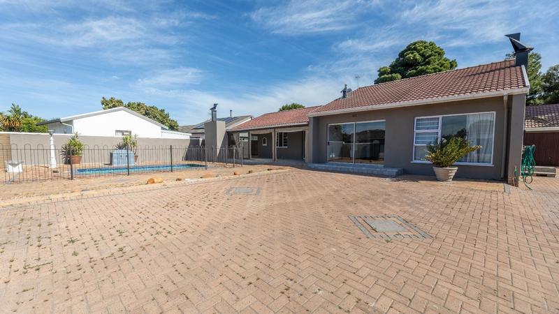 4 Bedroom Property for Sale in Duynefontein Western Cape